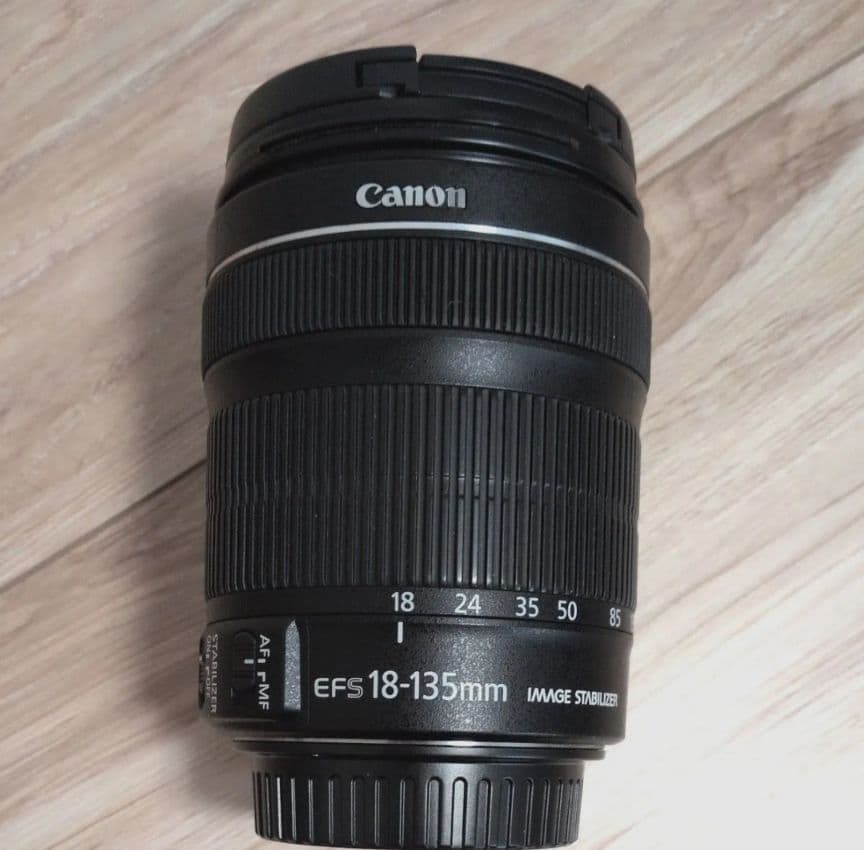キャノン　交換レンズ EF-S18-135mm F3.5-5.6 IS STM