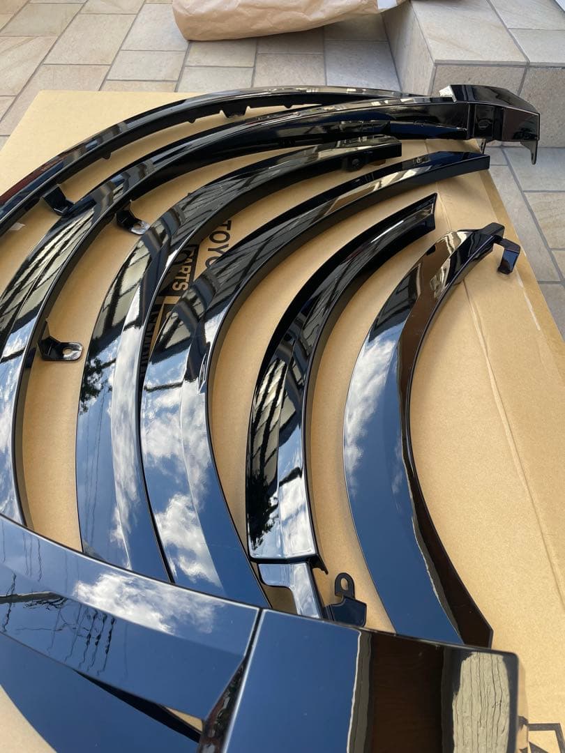 クラウンエステート フェンダーアーチモール 純正 黒 - メルカリ