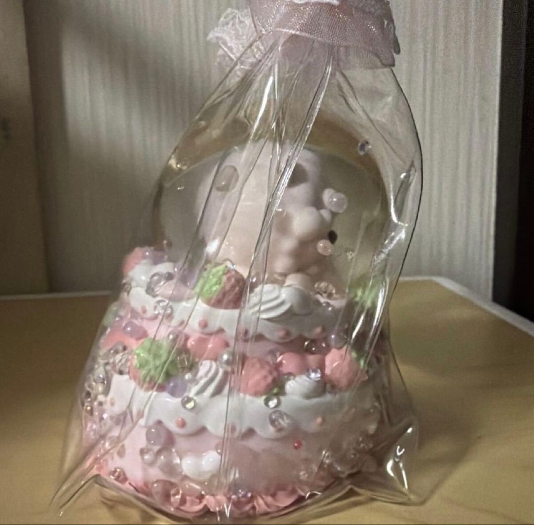 サンリオ　ピアノちゃん　スノードーム型 スクイーズ