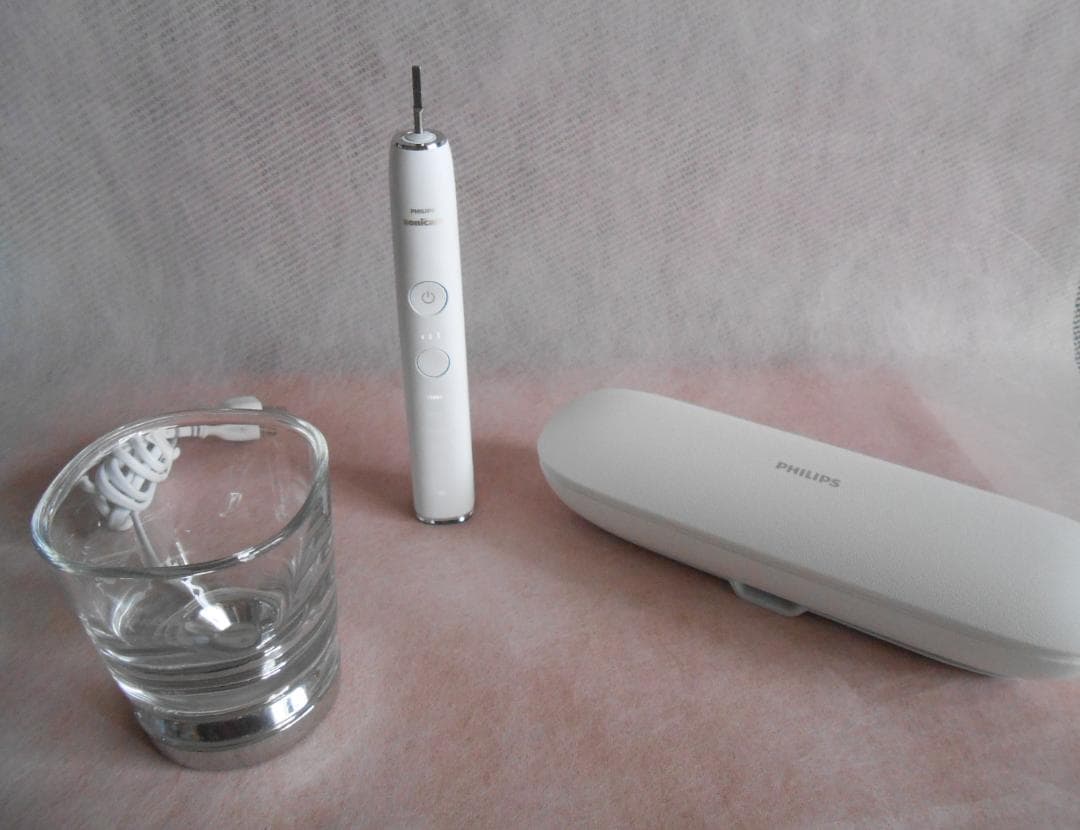 フィリップ ソニックケアー 電動歯ブラシ ダイヤモンドクリーン 充電コップ コップにポイっとほうりこむだけで充電できちゃう電動歯ブラシ