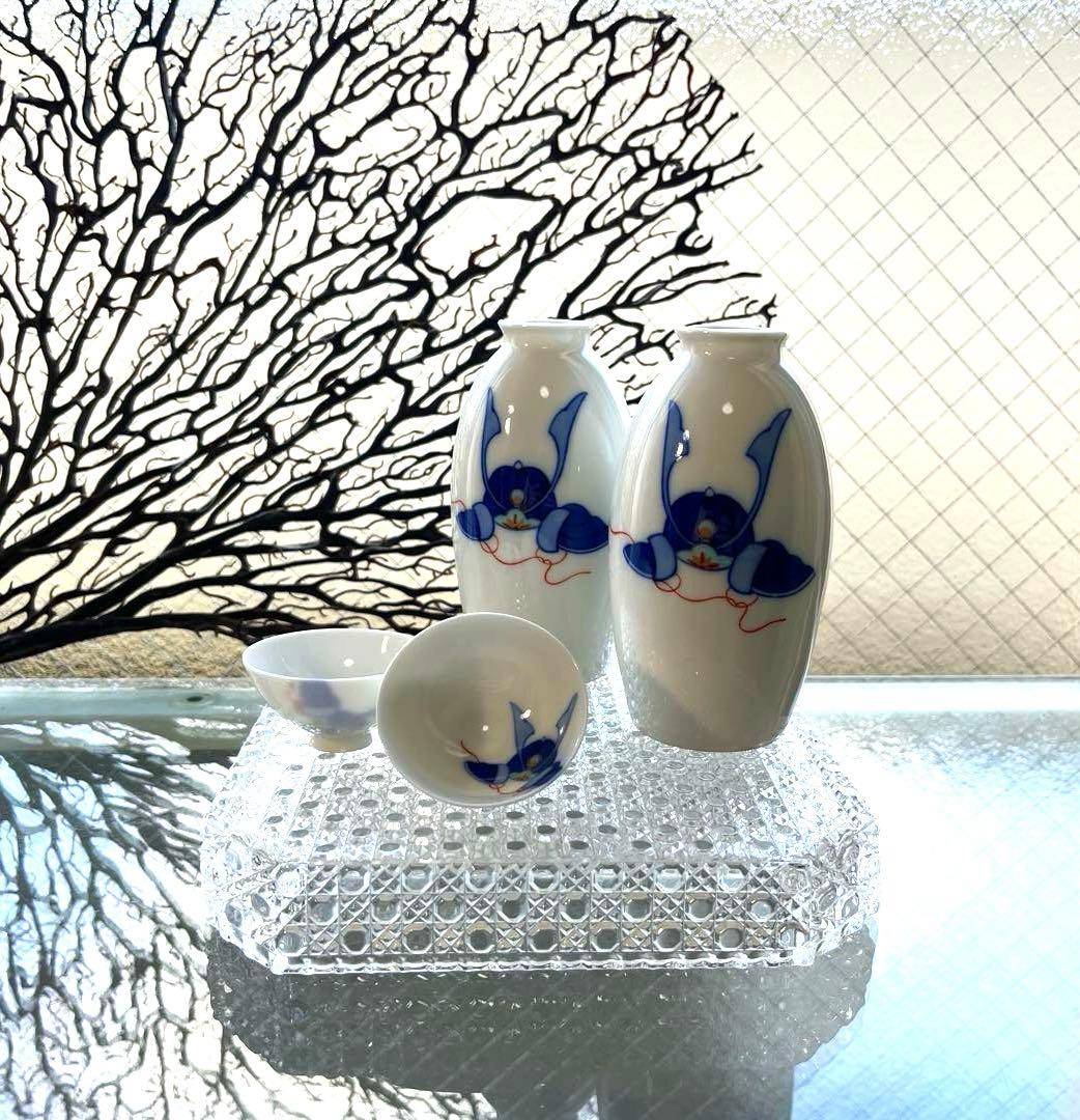 骨董　有田焼　宮内庁御用達　オールド香蘭社　兜柄　徳利２本　盃２客　４点 オールド香蘭社 昭和初期(1930年頃)頃 染錦葵文見立て蓋碗 有田焼 瓶台