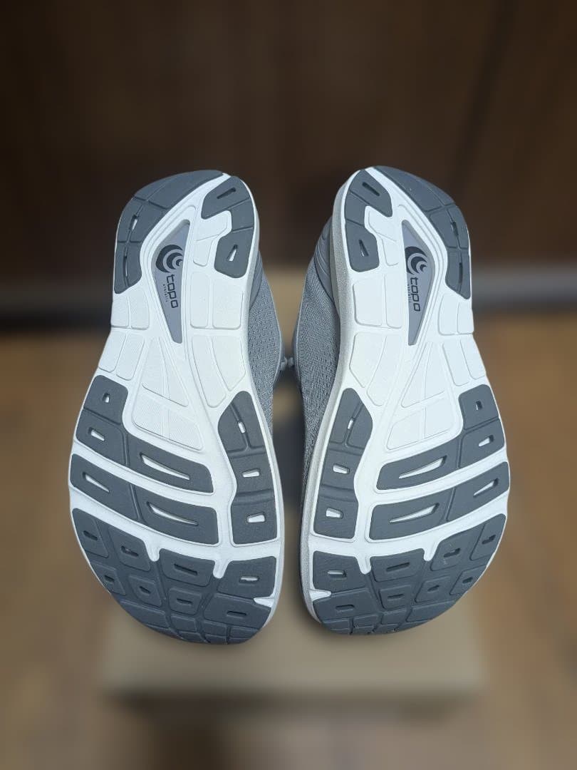 中*二様 Topo Athletic PHANTOM 3 26.5cm