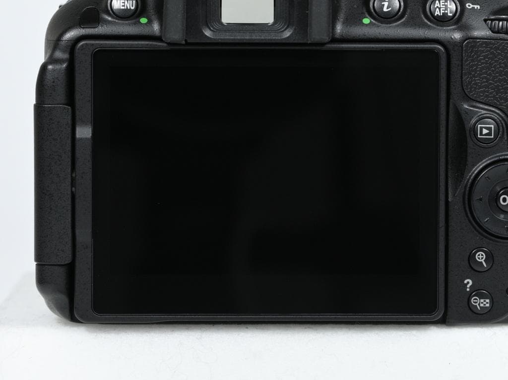 【ほぼ新品】 ニコン　Nikon D5300 ボディ 《ショット数151》