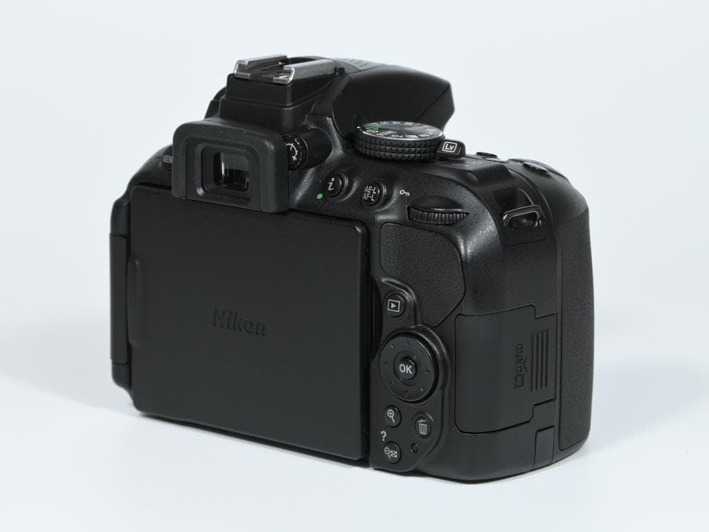 【ほぼ新品】 ニコン　Nikon D5300 ボディ 《ショット数151》