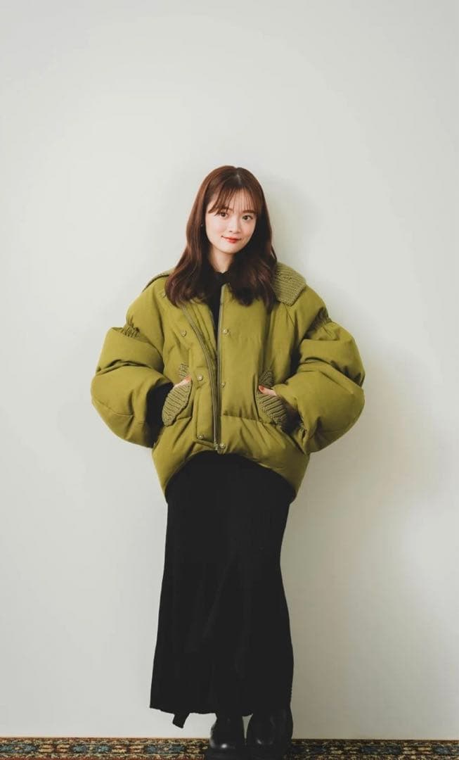 PINUE ボリュームスリーブダウン（KHAKI） - メルカリ