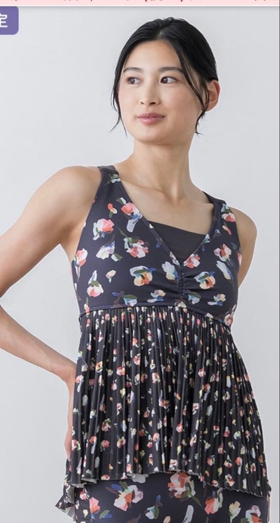 お値下げ⭐︎新品 SUKLA ローズプリントプリーツタンクトップ LL