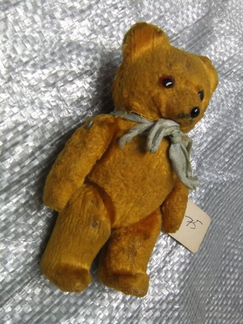 175.00 イギリスポンド値札がついたままのベアちゃん　時代色付きです