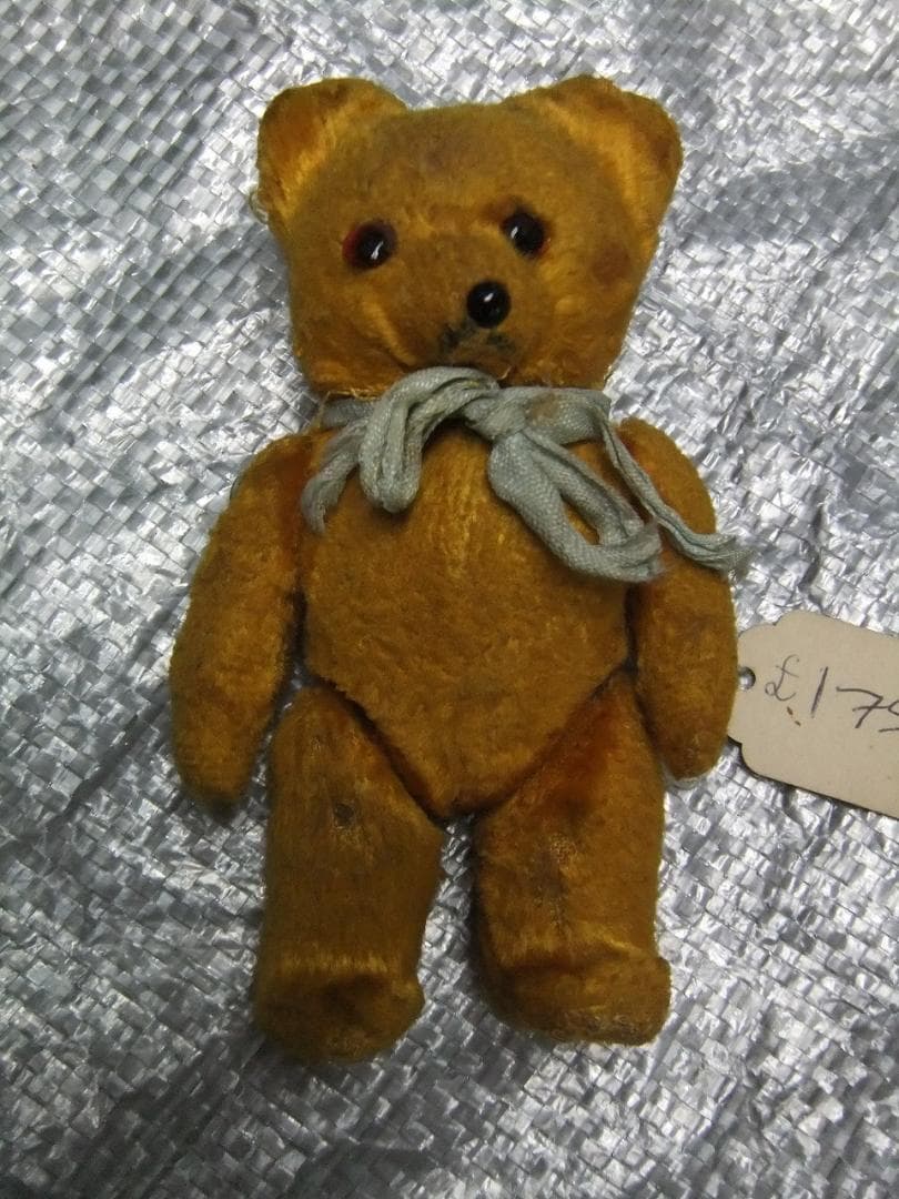 175.00 イギリスポンド値札がついたままのベアちゃん　時代色付きです