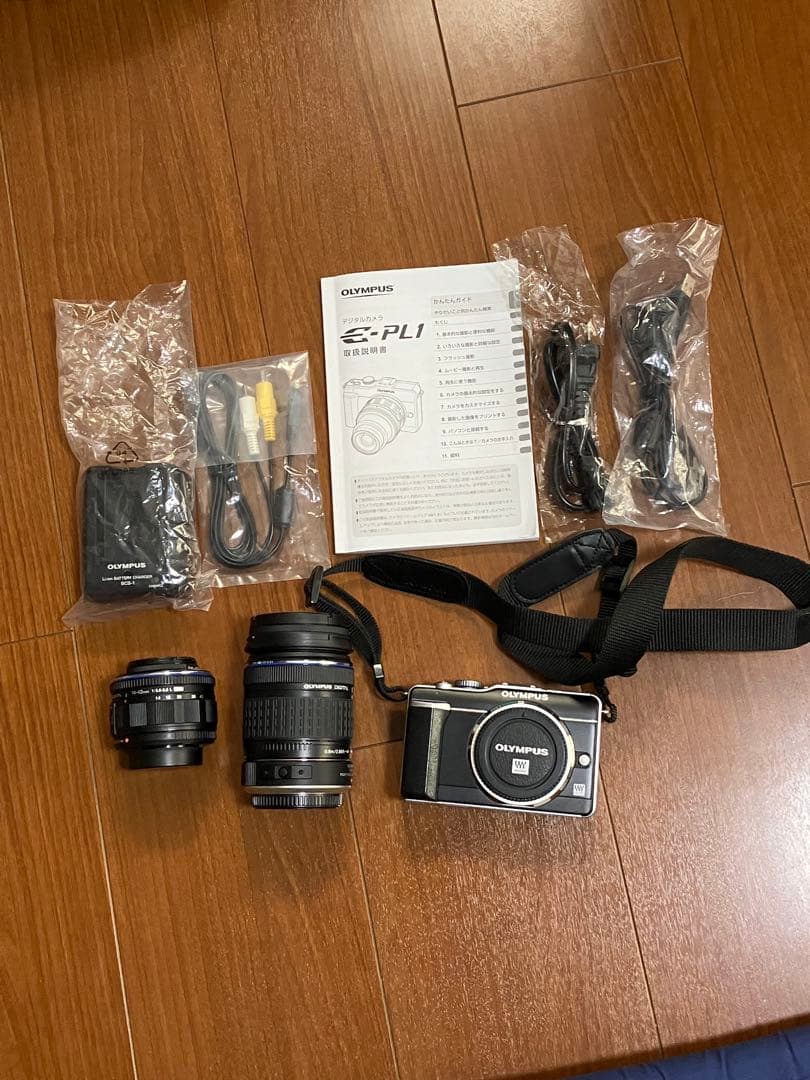 美品)オリンパス PEN E-PL1 ダブルズームキット+ 予備電池など＋おまけ Amazon | OLYMPUS マイクロ一眼 PEN E-PL1ダブルズームキット ホワイト