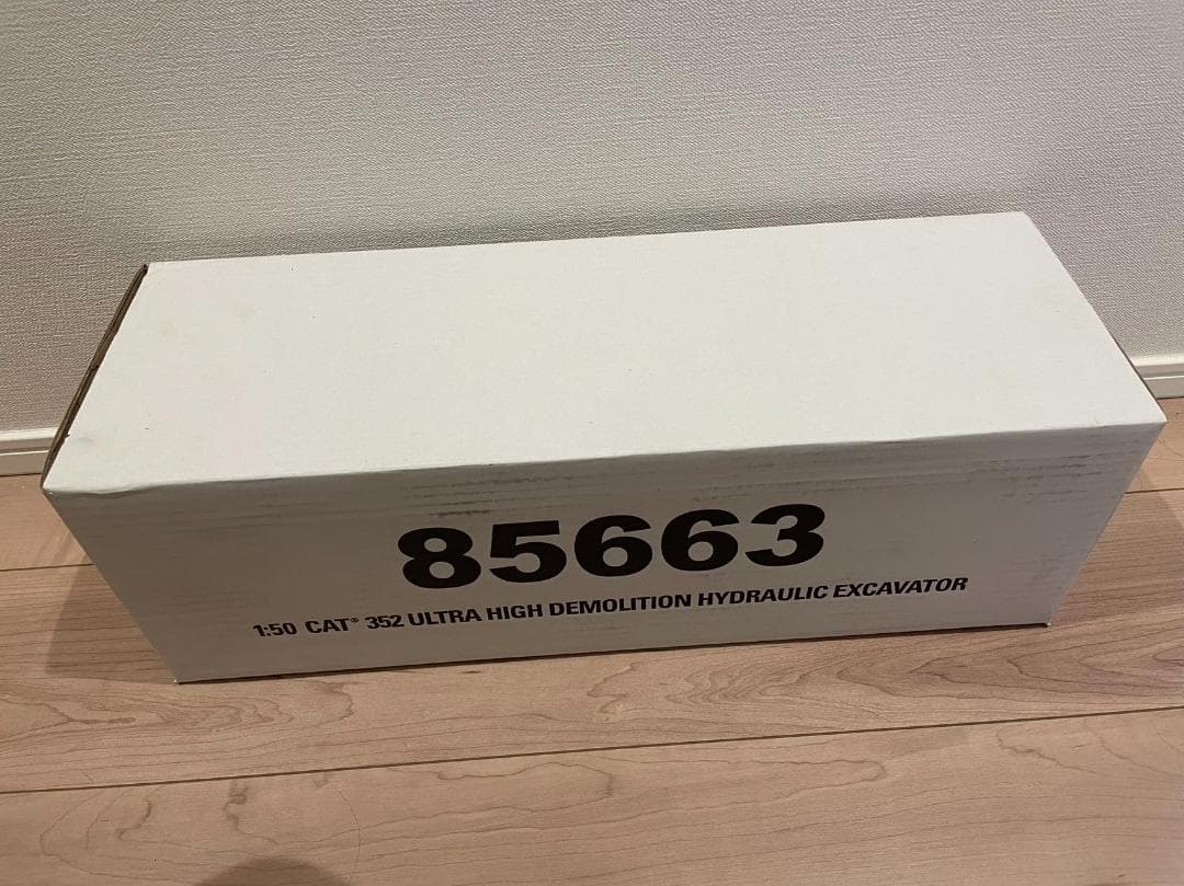 ミニカー 604-008 DM 1/50 CAT 352 UHD 85663