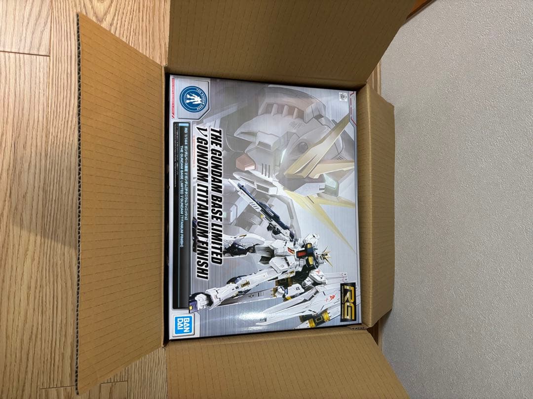 RG Vガンダム&サザビー セット　BANDAI専用輸送箱で対応いたします