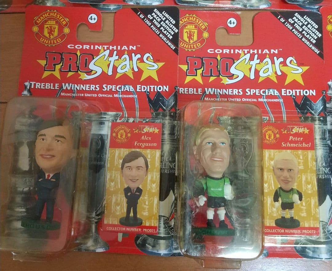 激レア】マンチェスターUTD トレブルウィナーズ フィギュア18体セット