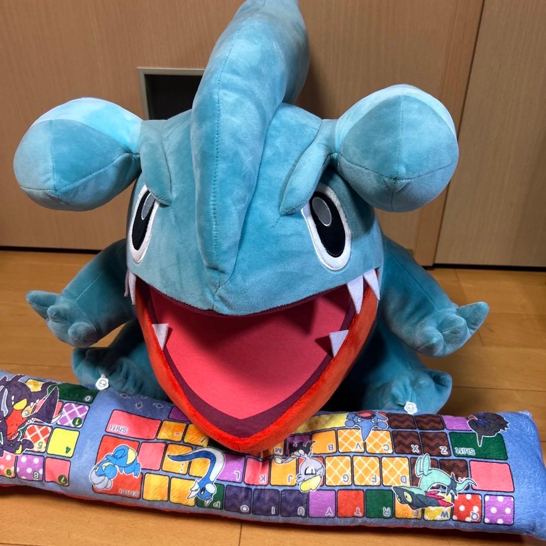 プレミアムバンダイ　ポケモン　フカマル　PCクッションぬいぐるみ