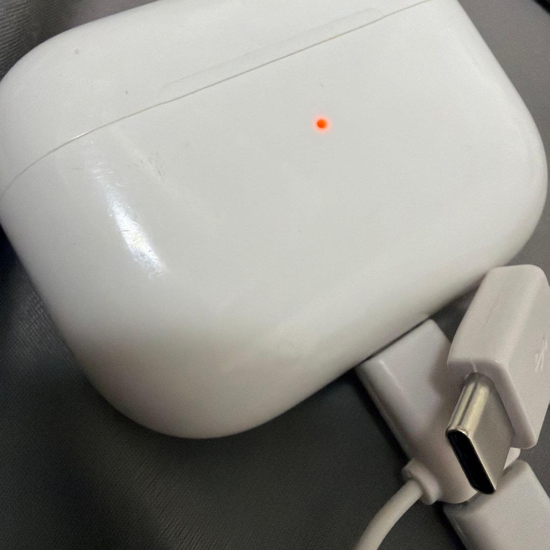 AirPods本体 ホワイト 充電ケース付き ジャンク品 - メルカリ