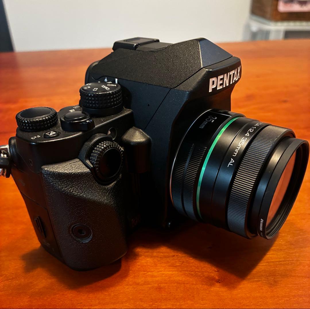PENTAX KP デジタル一眼レフカメラ 本体とレンズ付き - メルカリ