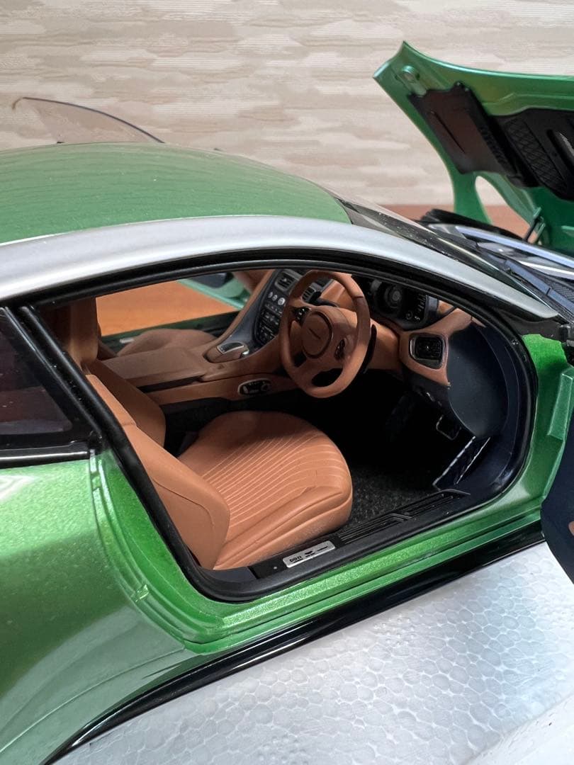 No517 ミニカー1/18箱あり ASTON MARTIN DB11 - メルカリ
