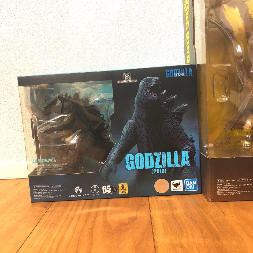 新品・未開封、S.H.Monster Arts ゴジラ、キングギドラ 2体セット
