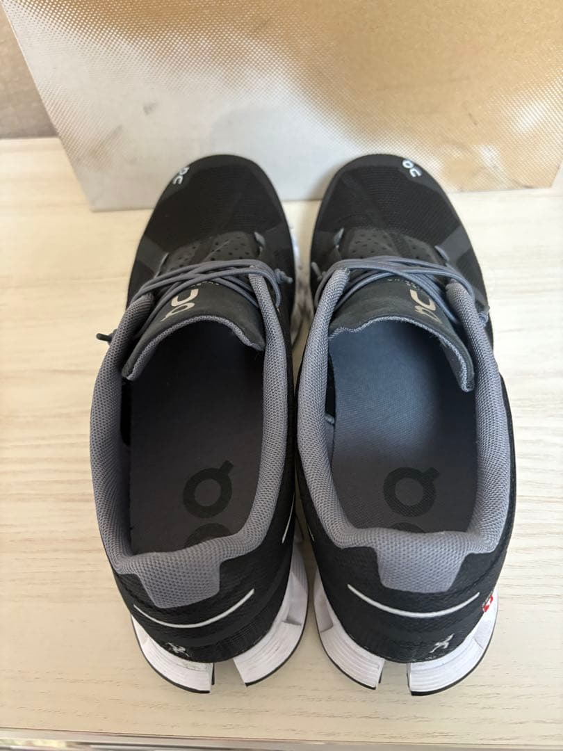 靴 On Cloud Black | White 26.5cm