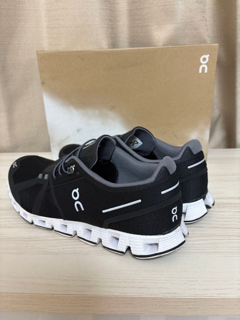 靴 On Cloud Black | White 26.5cm