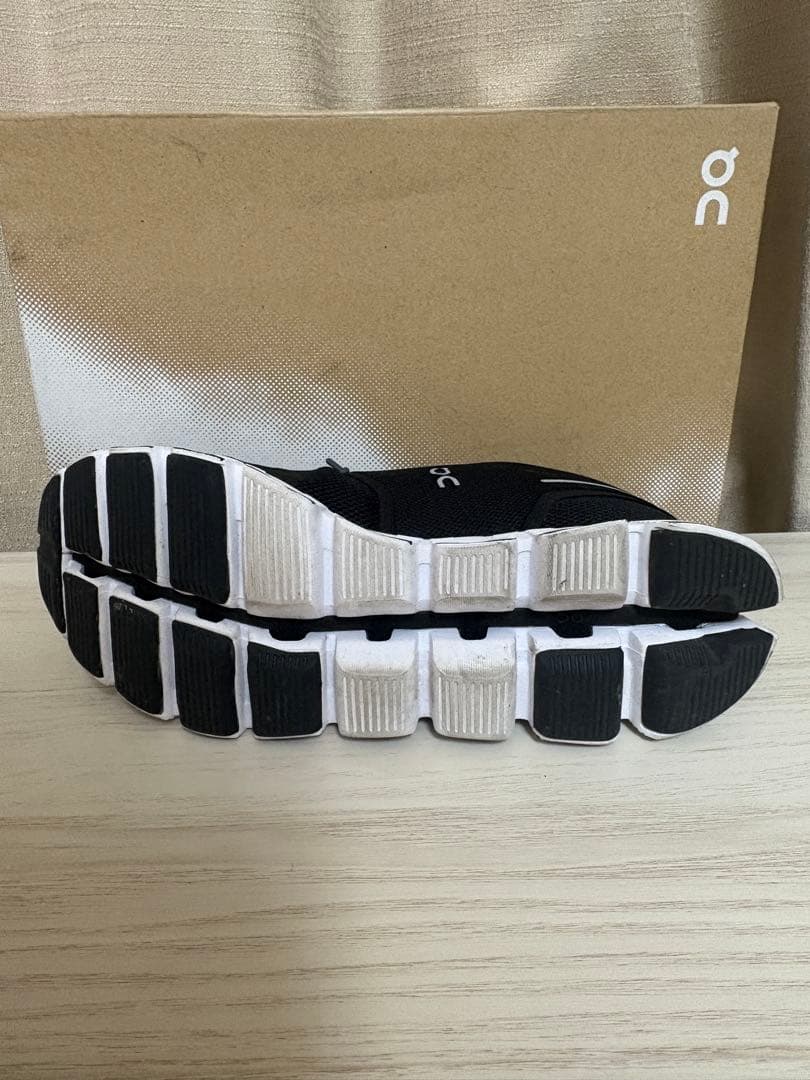 靴 On Cloud Black | White 26.5cm