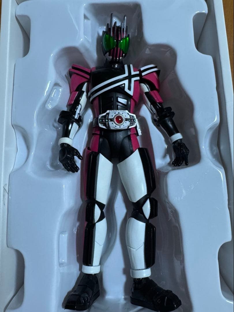 S.H.Figuarts 真骨彫仮面ライダーディケイド
