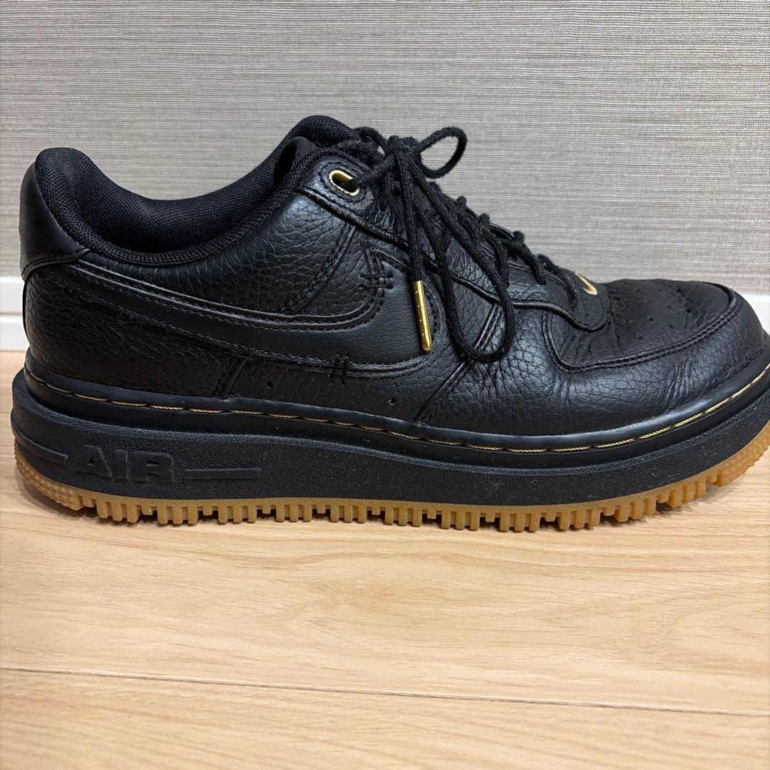 靴 NIKE AIR FORCE 1 LUXE 26.5cm
