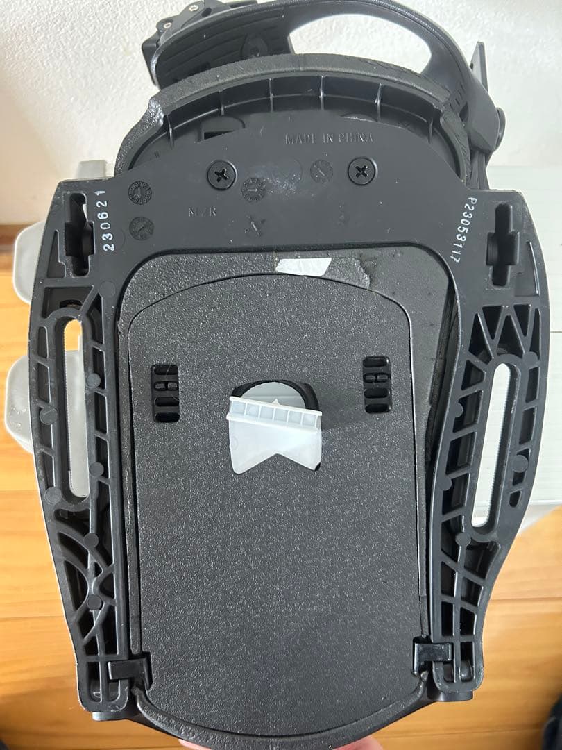 バートン(2024）スノーボード バインディング ジェネシス EST サイズM