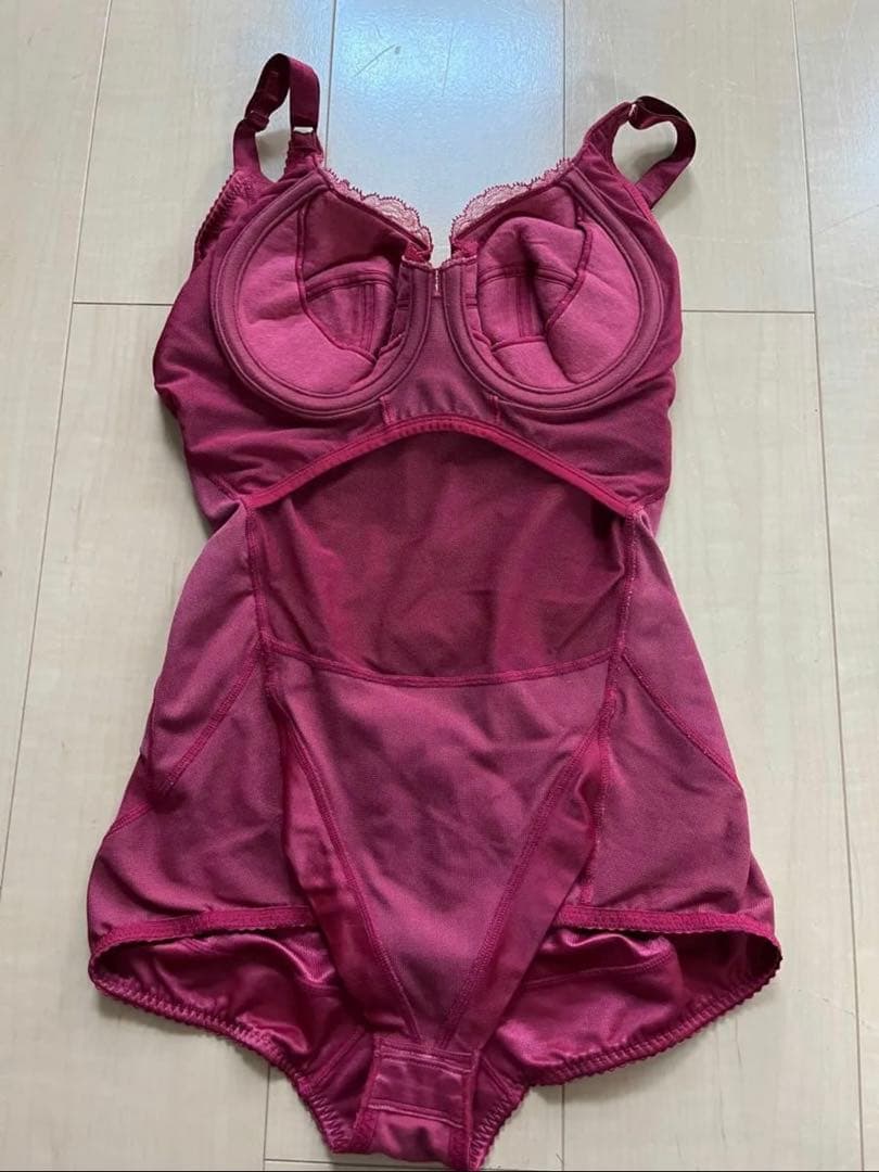 マルコカーヴィシャスカーネリアンレッドフルカップ ボディスーツ B80LL