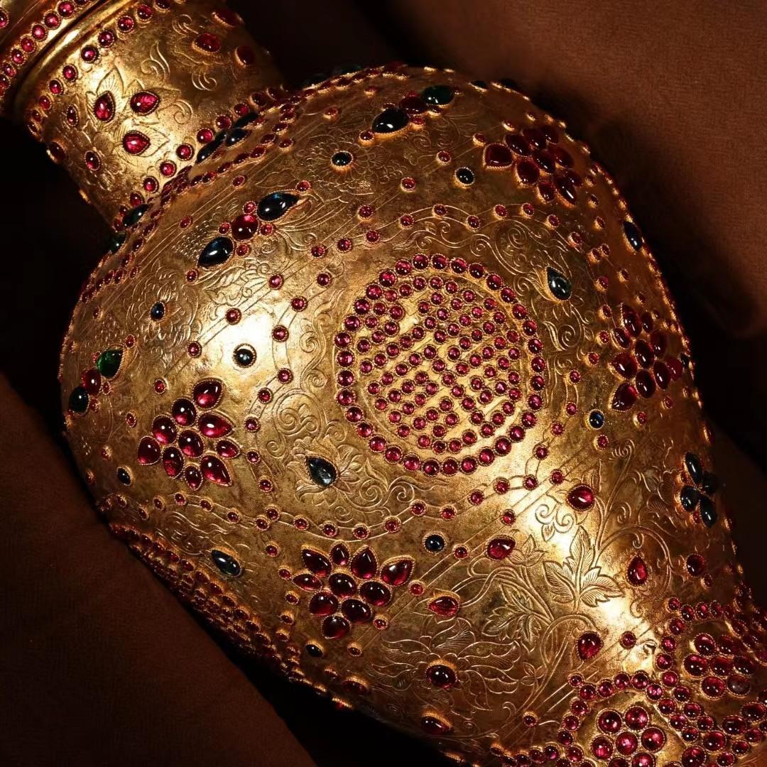 中国古美術・旧蔵鏨刻鎏金の宝石を嵌め花瓶・純銅・箱