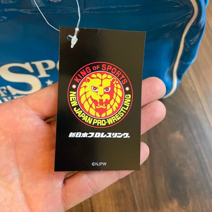 新日本プロレス 一番くじ エナメルバッグ - メルカリ