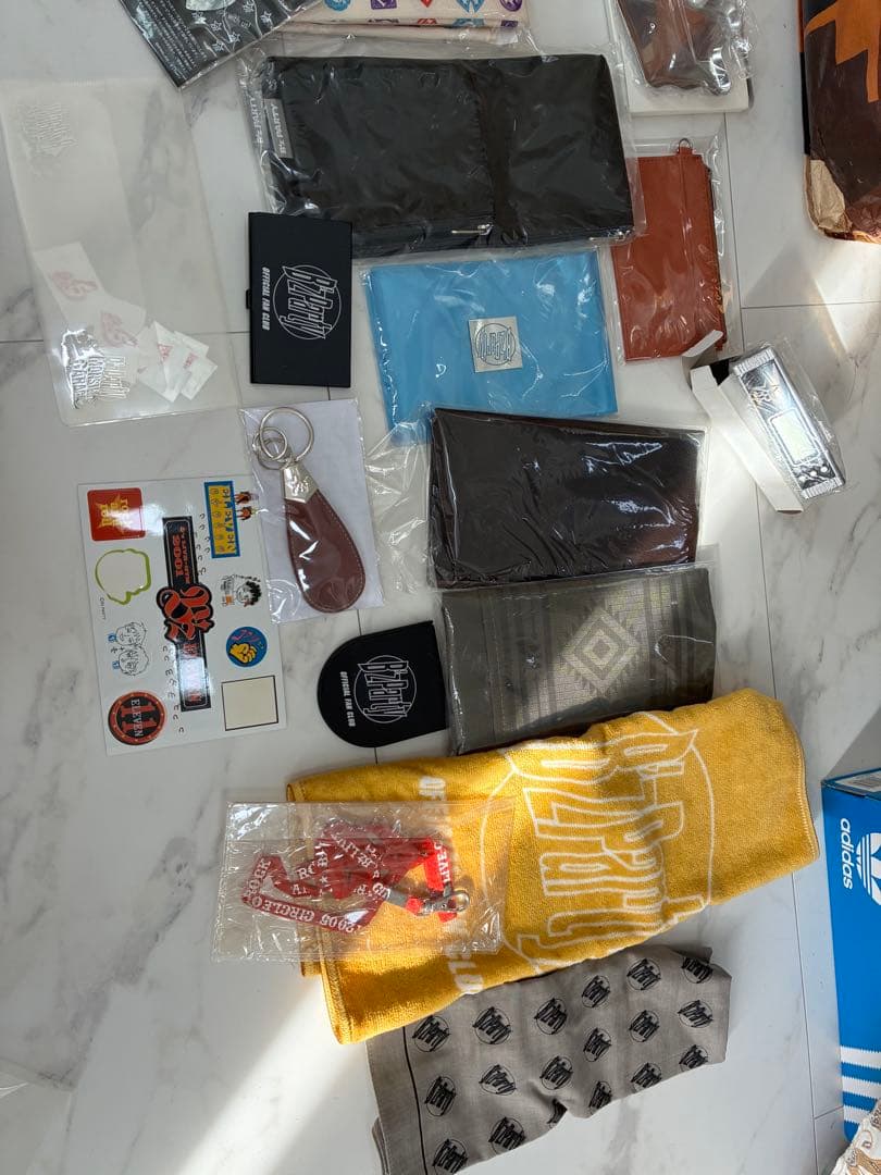 B'z FC会報誌be with85冊＋グリーティングカード、ビーパ継続品等