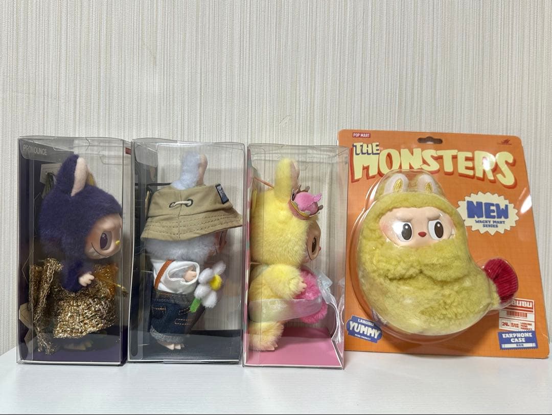 POPMARTラブブ ぬいぐるみ&イヤホンケース4個セット