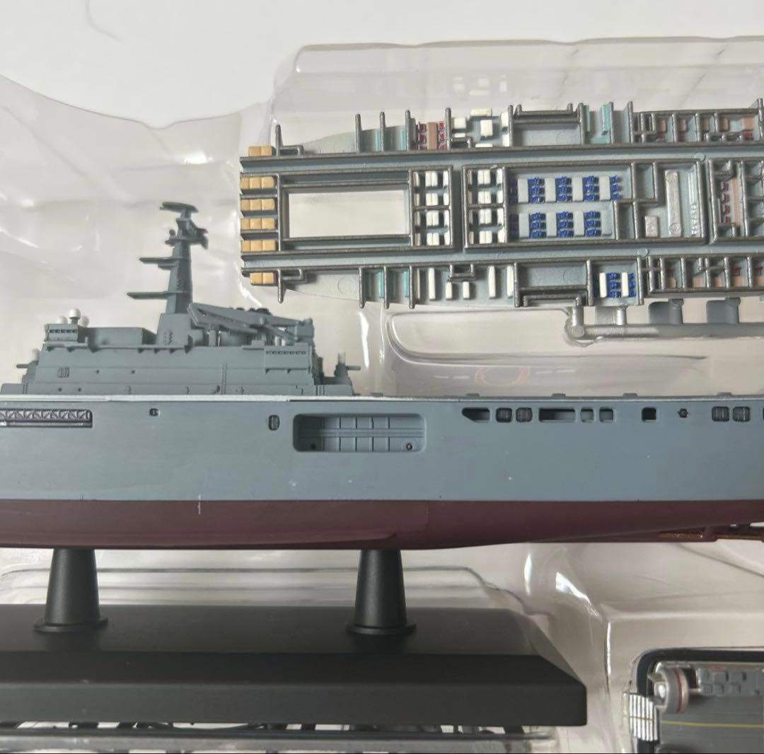 海上自衛隊輸送艦　LST-4001 おおすみ JMSDF タンク揚陸艦