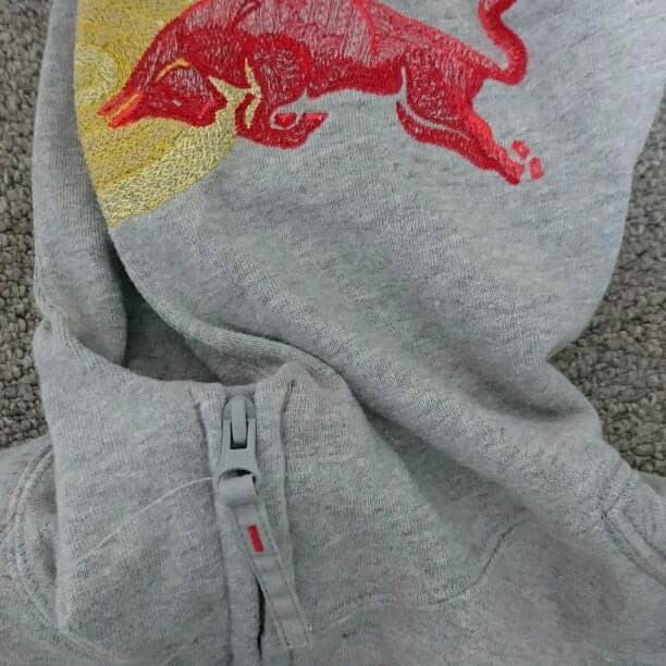 レッドブル支給品パーカー(非売品)red bull athlete only! - メルカリ