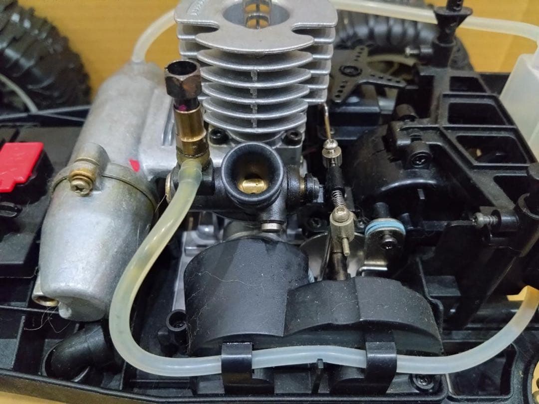 エンジンラジコンカー ＊説明文読んでください