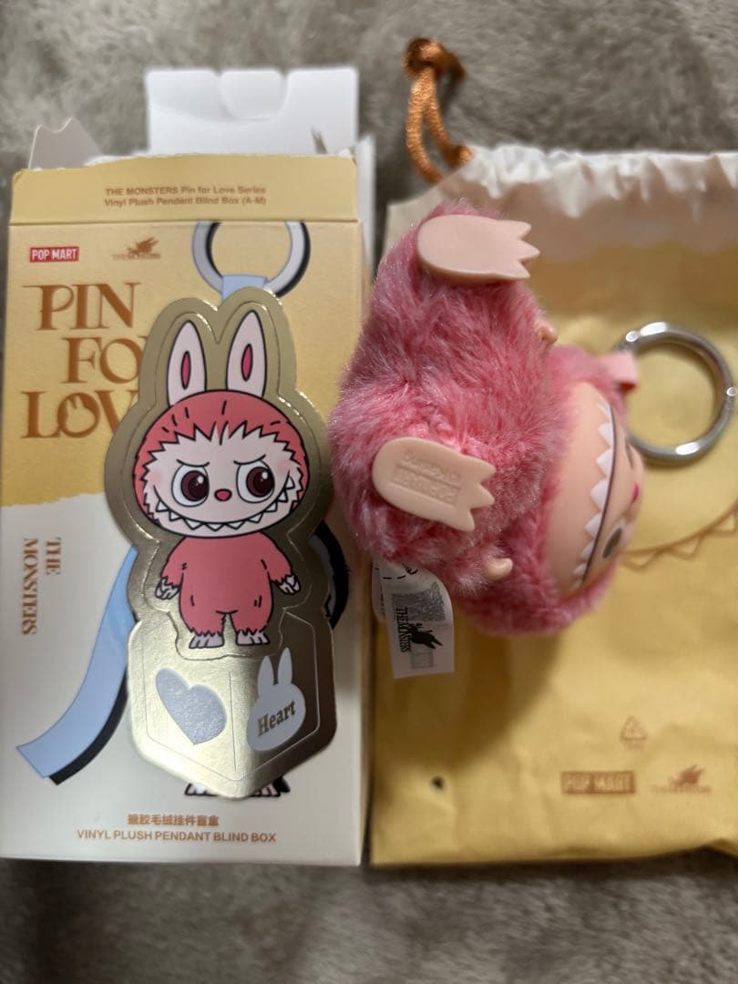 LABUBU PIN FOR LOVE ぬいぐるみペンダント　シークレット ♡