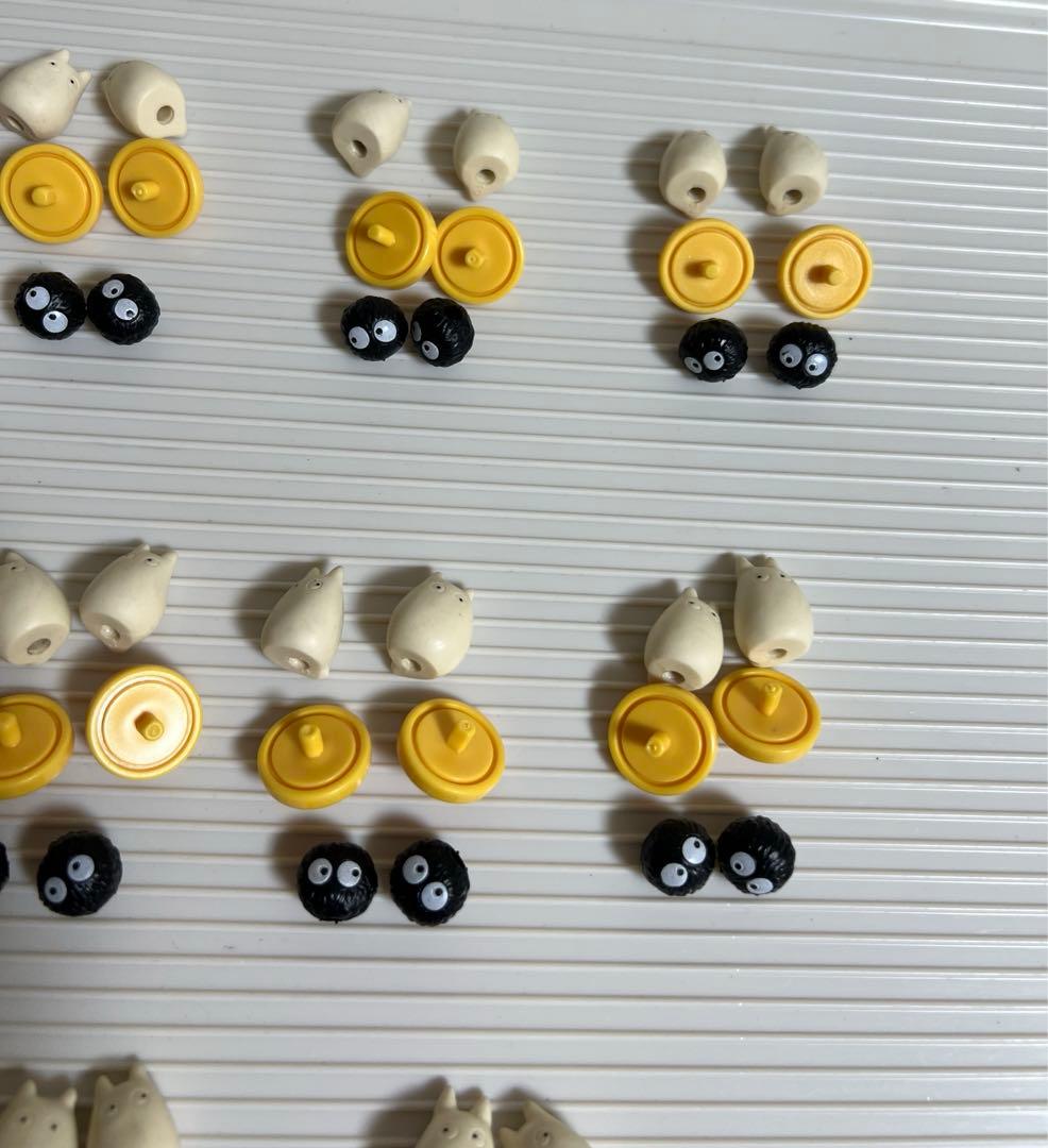 となりのトトロのフィギュア、小トト、まっくろくろすけのセット