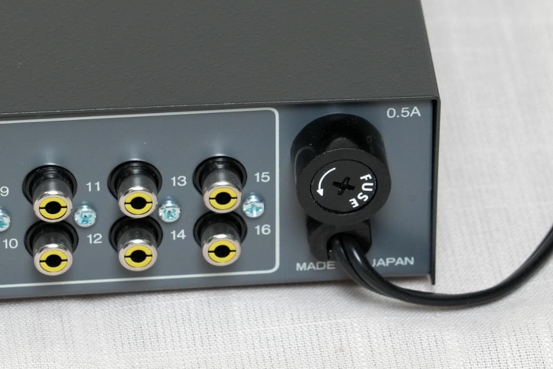 【美品・動作品】映像分配器 DENSOKU DB-116《1in→16out》