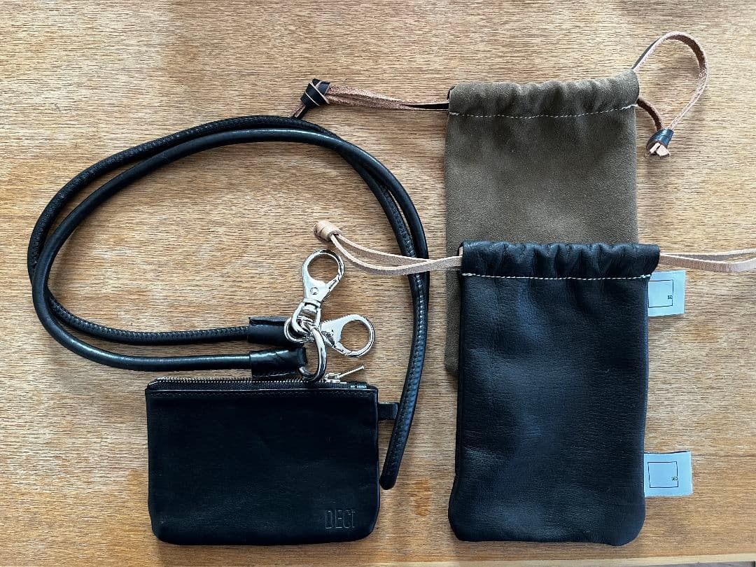 DECI レザーストラップブラック レザー ケース ovy OVY DECi Lamb Snap Glass Case & ストラップ - メルカリ