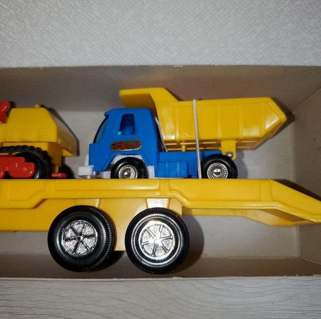 建設トラック おもちゃ - メルカリ