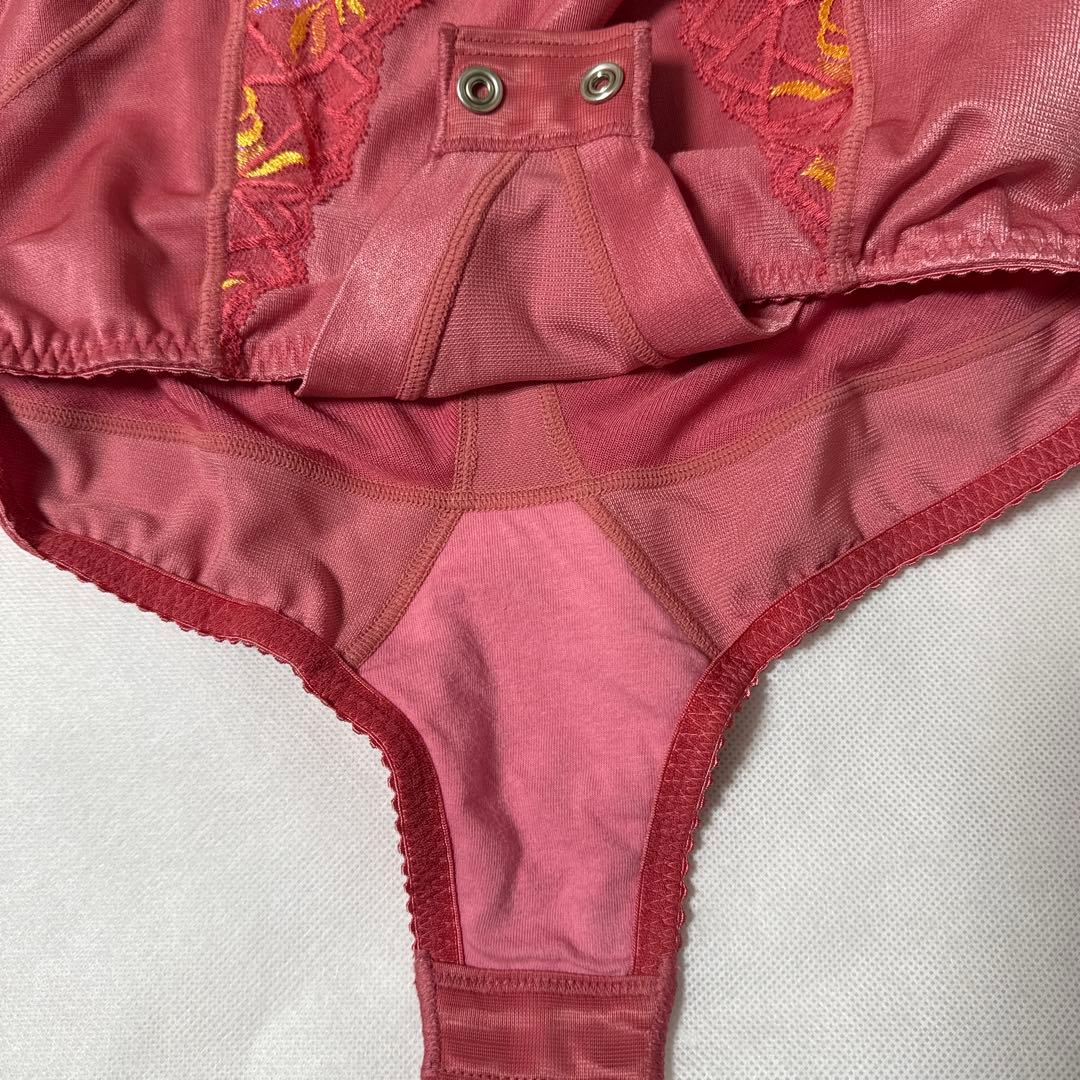 ◇美品◇マルコ 補正下着 カーヴィシャス 限定色ピンク ボディスーツ