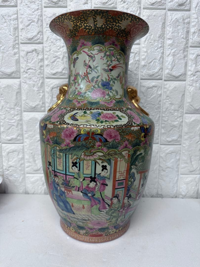 広東絵 粉彩 大花瓶 仕女図 花鳥 46cm 金彩 装飾壺　中国美術 金彩色絵人物花鳥風景文四方花瓶 - 京都国立博物館 館蔵品データベース