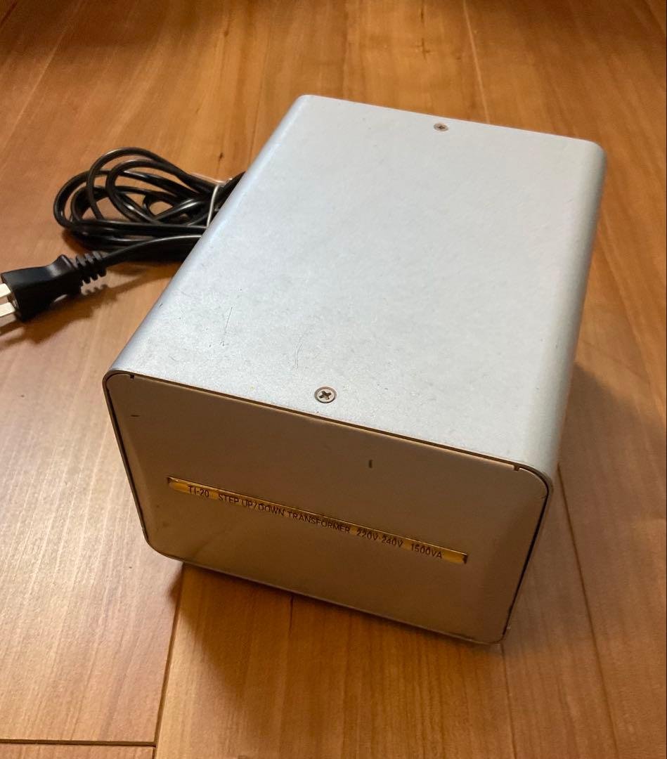 カシムラ　TI-20 変圧器 1500VA Amazon.co.jp : カシムラ アップ/ダウントランス 1500W 220V~240V 100V