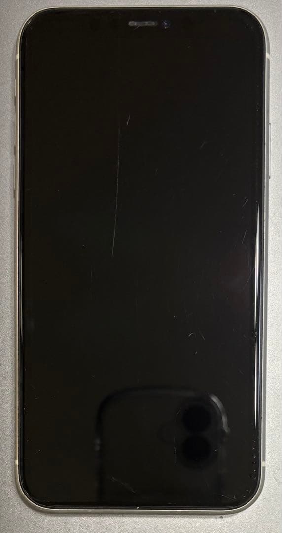 Apple iPhone 11 ホワイト 本体 ひび割れあり - メルカリ
