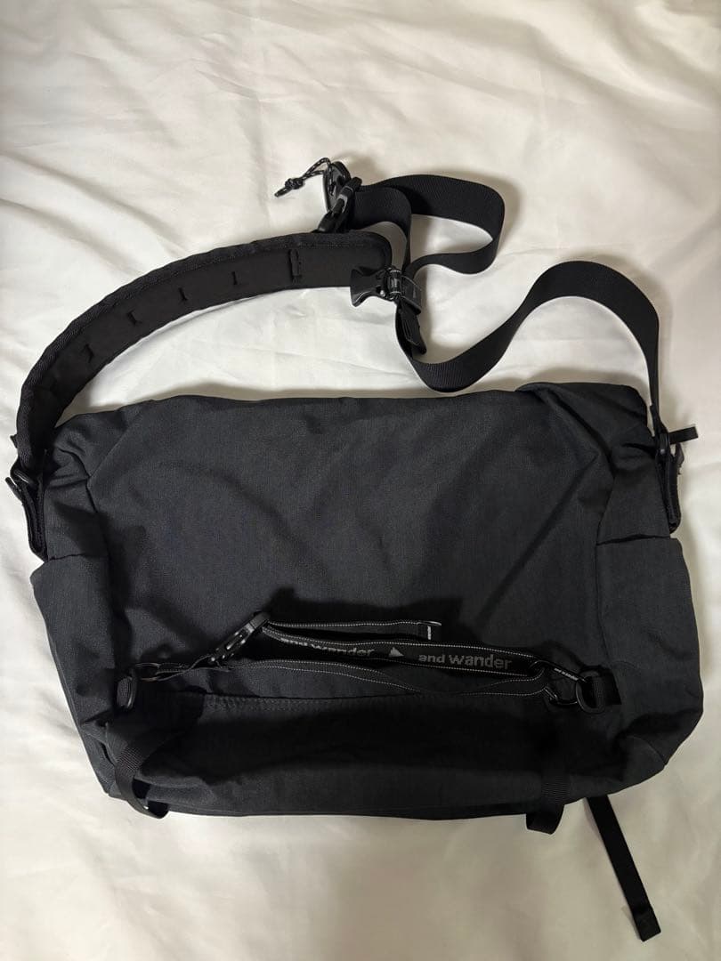 and wander アンドワンダー ヘザーメッセンジャーバッグ チャコール