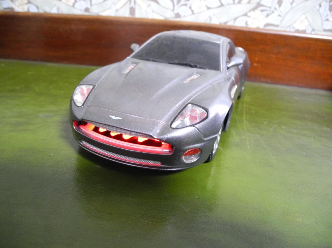 【ギミック満載】アストンマーチン DB5 & V12 Vanquish の２台