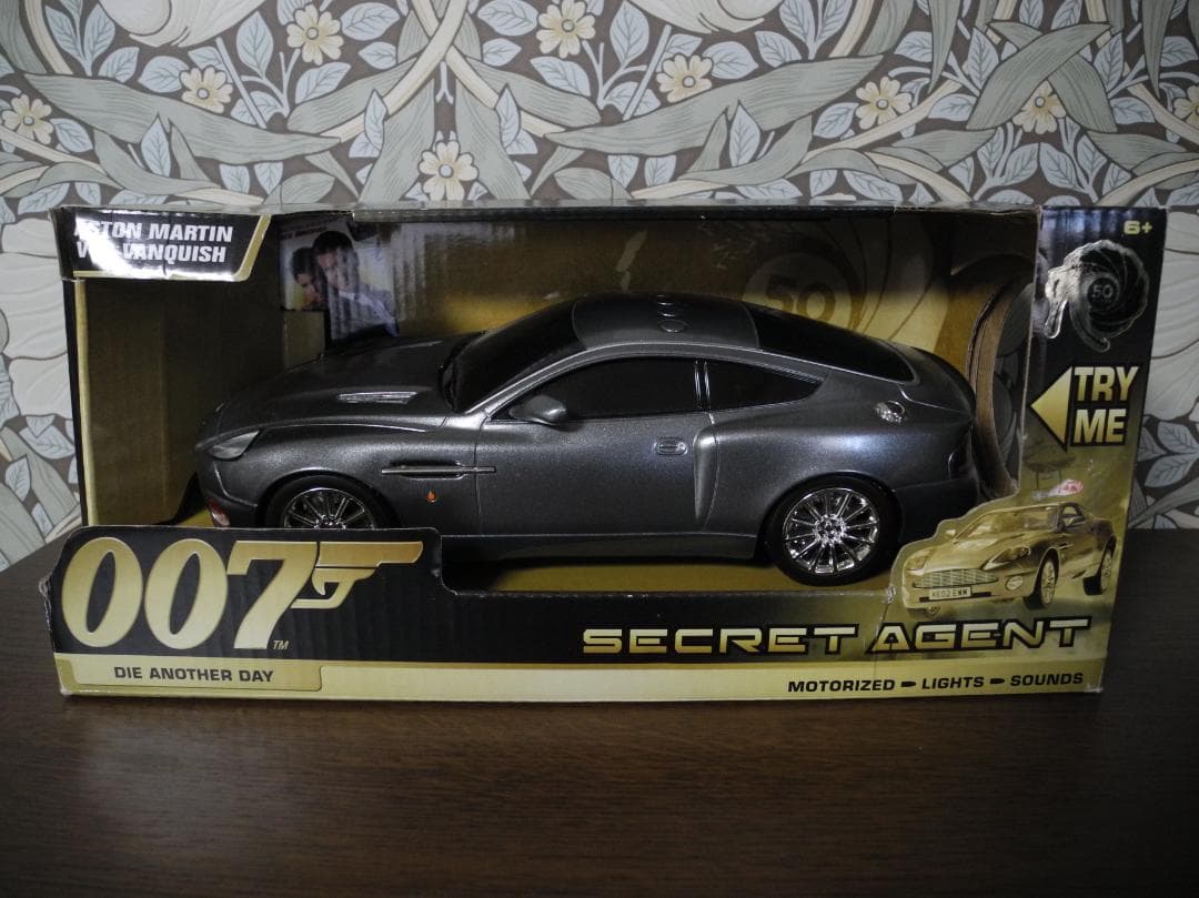 【ギミック満載】アストンマーチン DB5 & V12 Vanquish の２台