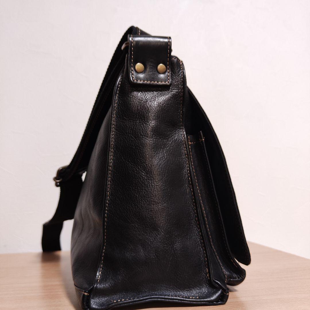 本革 レザー メッセンジャーバッグ 肩掛け A4収納 黒 大容量 - メルカリ