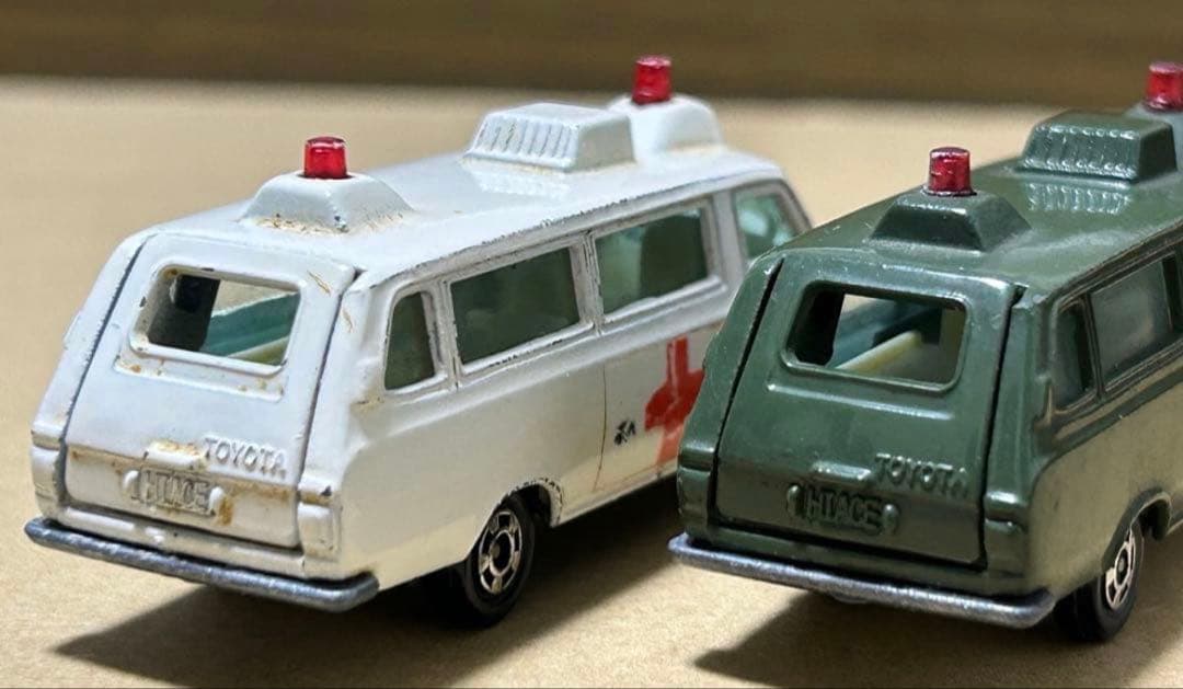 トミカ トヨタ ハイエースコミューター 2台セット② - メルカリ