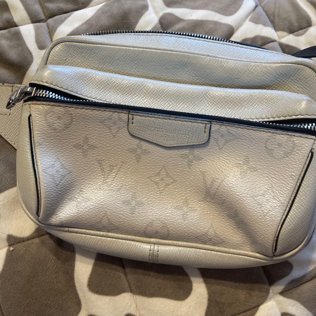 Louis Vuitton グレー ボディバッグ 中古・古着通販】LOUIS VUITTON (ルイ ヴィトン) ショルダーバッグ